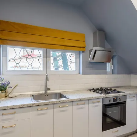 Holt - Lucky Cranes Boekarest