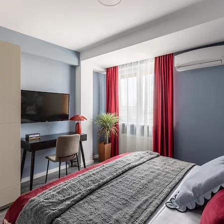 Holt - Lucky Cranes Bucureşti