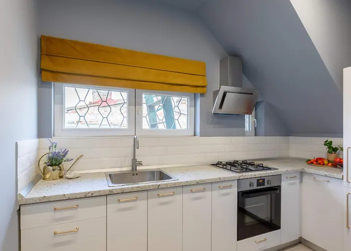 Holt - Lucky Cranes Bucureşti