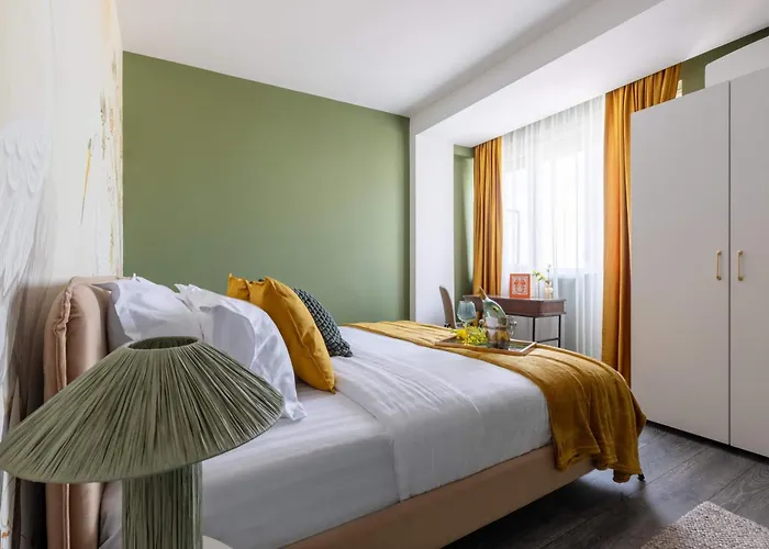 Holt - Lucky Cranes Apartament Bucureşti