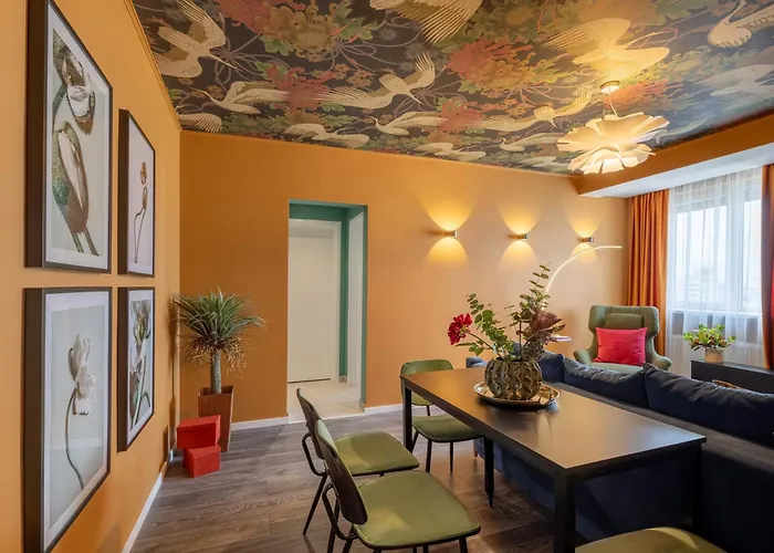 Holt - Lucky Cranes * Bucureşti