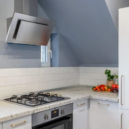 Holt - Lucky Cranes * Bukareszt